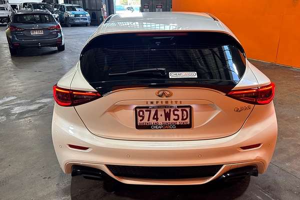 2016 INFINITI Q30 Sport H15