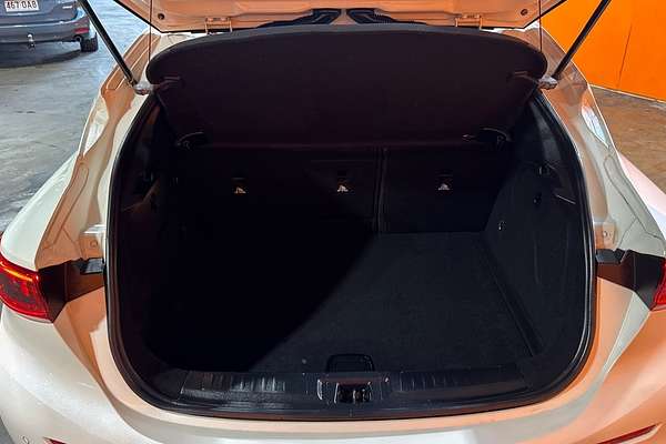 2016 INFINITI Q30 Sport H15