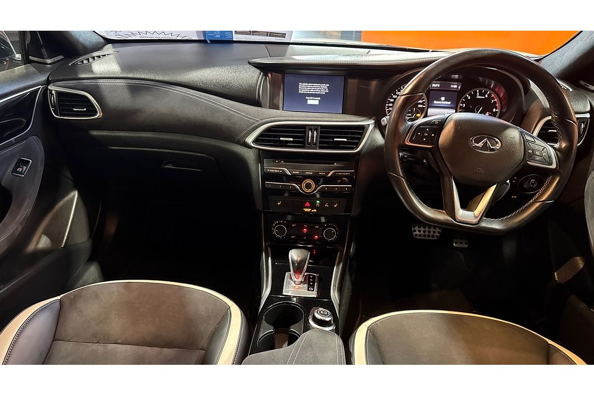 2016 INFINITI Q30 Sport H15