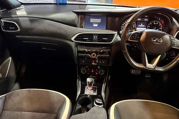 2016 INFINITI Q30 Sport H15