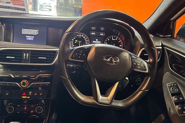 2016 INFINITI Q30 Sport H15