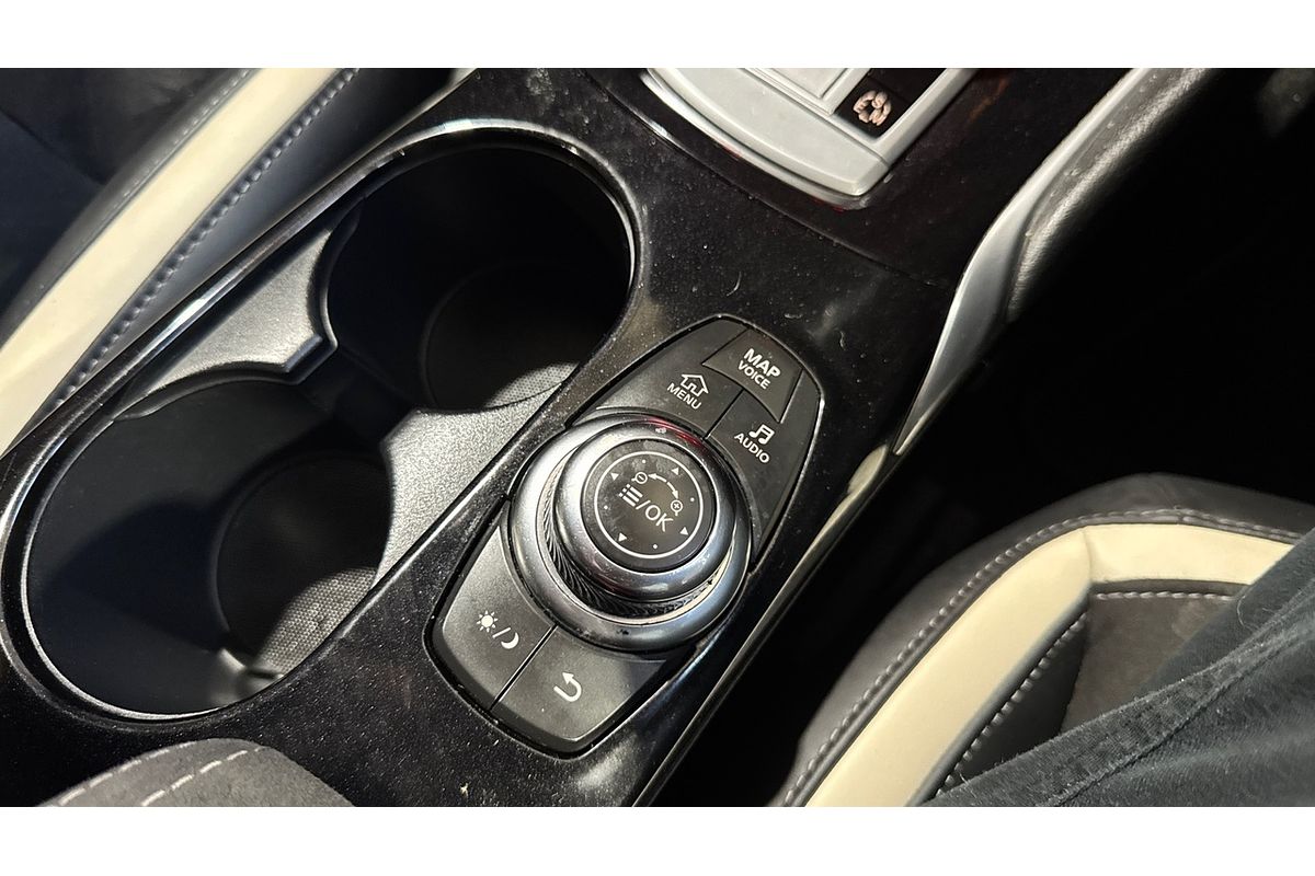 2016 INFINITI Q30 Sport H15