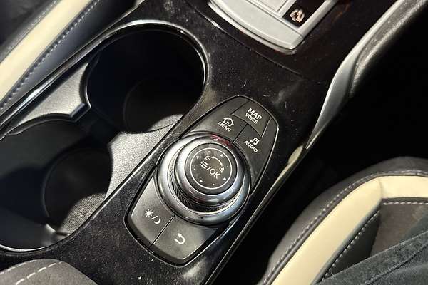 2016 INFINITI Q30 Sport H15