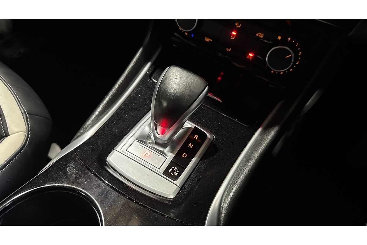 2016 INFINITI Q30 Sport H15