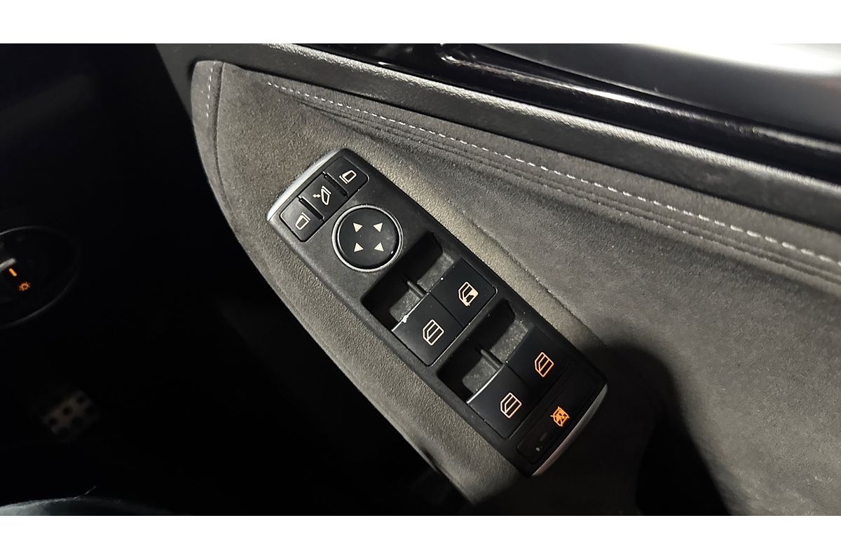 2016 INFINITI Q30 Sport H15