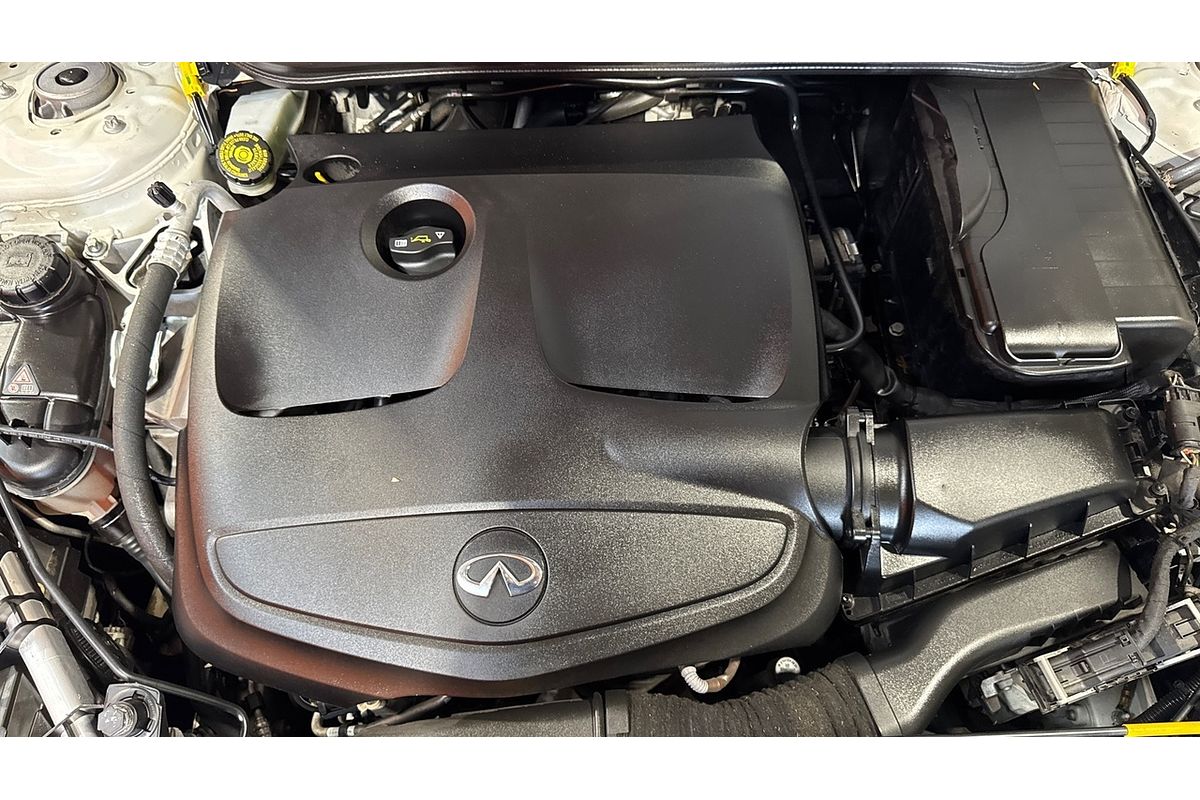 2016 INFINITI Q30 Sport H15