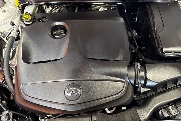 2016 INFINITI Q30 Sport H15