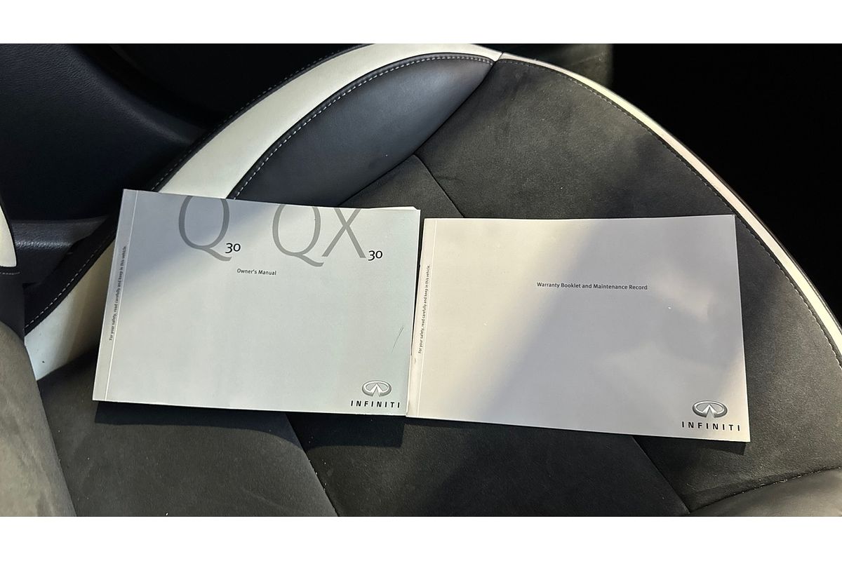 2016 INFINITI Q30 Sport H15