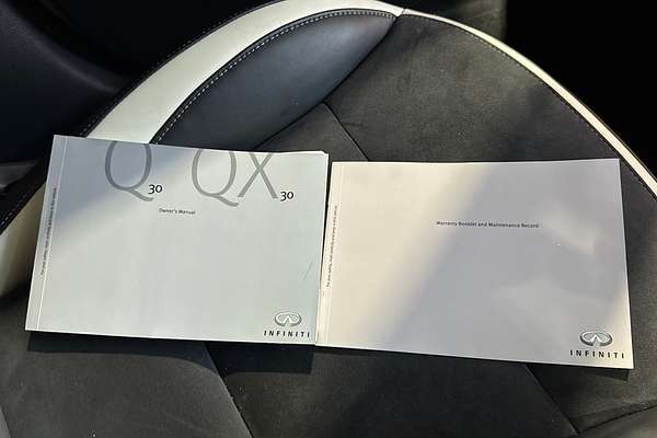 2016 INFINITI Q30 Sport H15