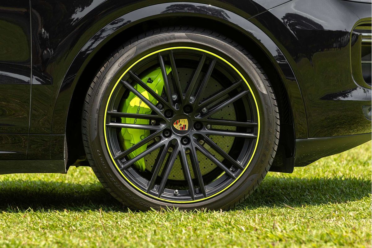 2020 Porsche Cayenne Turbo S E-Hybrid 9YB