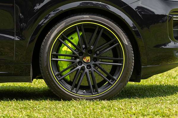 2020 Porsche Cayenne Turbo S E-Hybrid 9YB