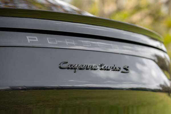 2020 Porsche Cayenne Turbo S E-Hybrid 9YB