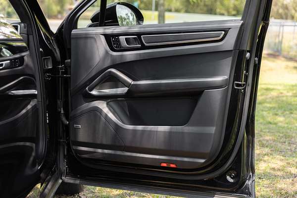 2020 Porsche Cayenne Turbo S E-Hybrid 9YB