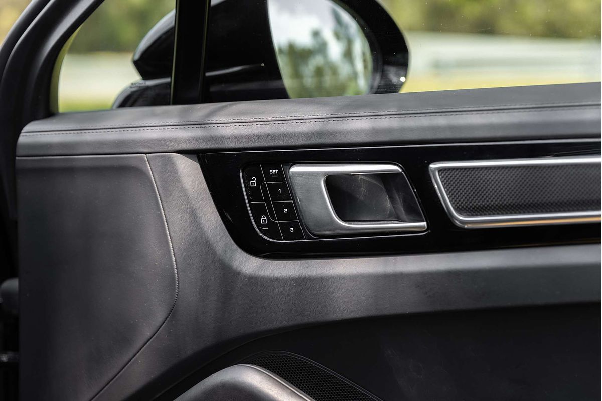 2020 Porsche Cayenne Turbo S E-Hybrid 9YB