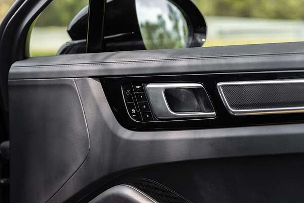 2020 Porsche Cayenne Turbo S E-Hybrid 9YB