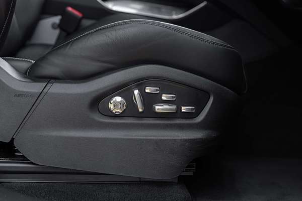 2020 Porsche Cayenne Turbo S E-Hybrid 9YB