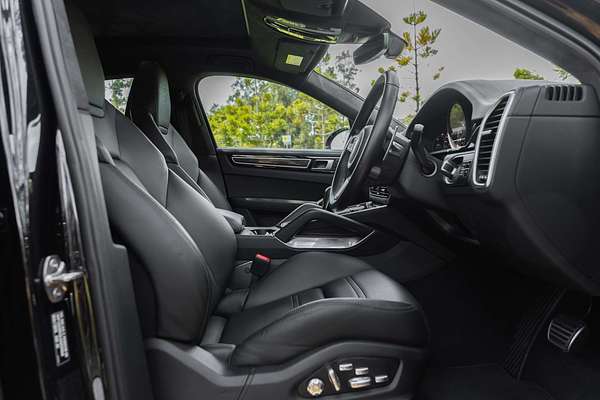 2020 Porsche Cayenne Turbo S E-Hybrid 9YB