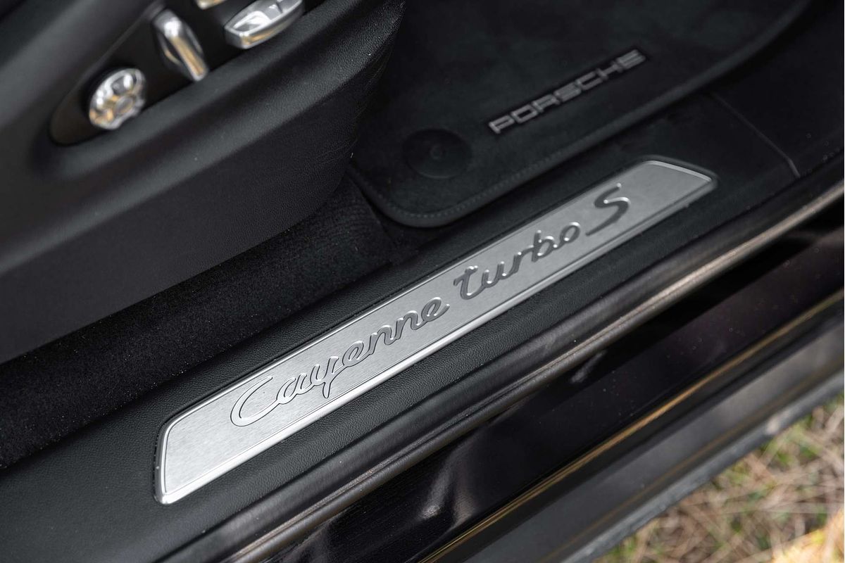 2020 Porsche Cayenne Turbo S E-Hybrid 9YB