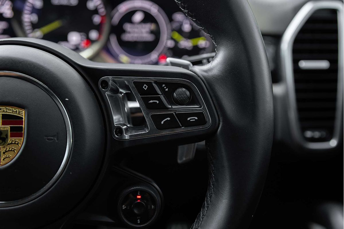 2020 Porsche Cayenne Turbo S E-Hybrid 9YB