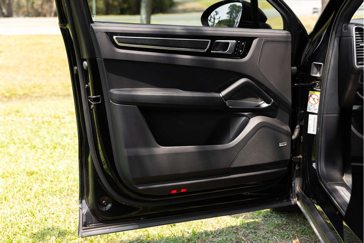 2020 Porsche Cayenne Turbo S E-Hybrid 9YB