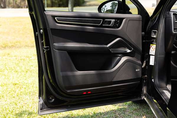 2020 Porsche Cayenne Turbo S E-Hybrid 9YB