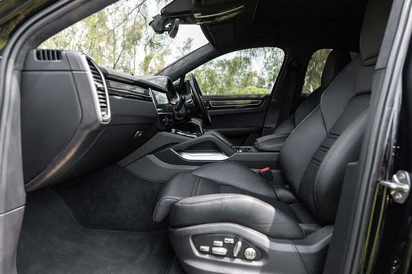 2020 Porsche Cayenne Turbo S E-Hybrid 9YB