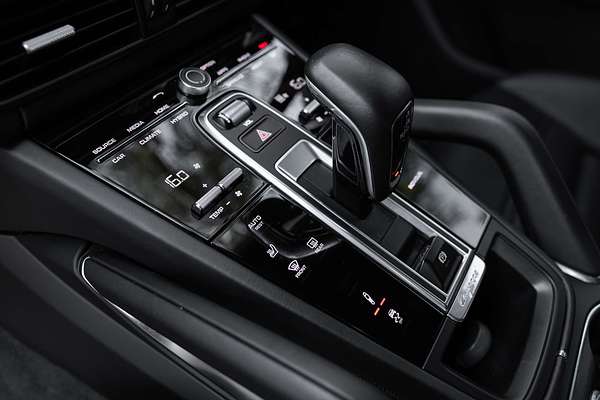 2020 Porsche Cayenne Turbo S E-Hybrid 9YB