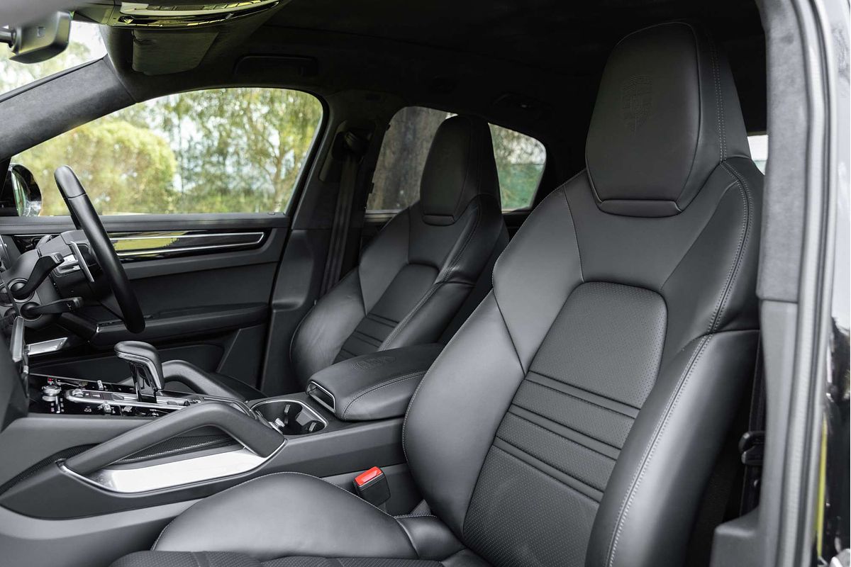 2020 Porsche Cayenne Turbo S E-Hybrid 9YB