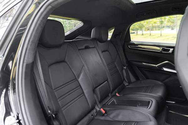 2020 Porsche Cayenne Turbo S E-Hybrid 9YB