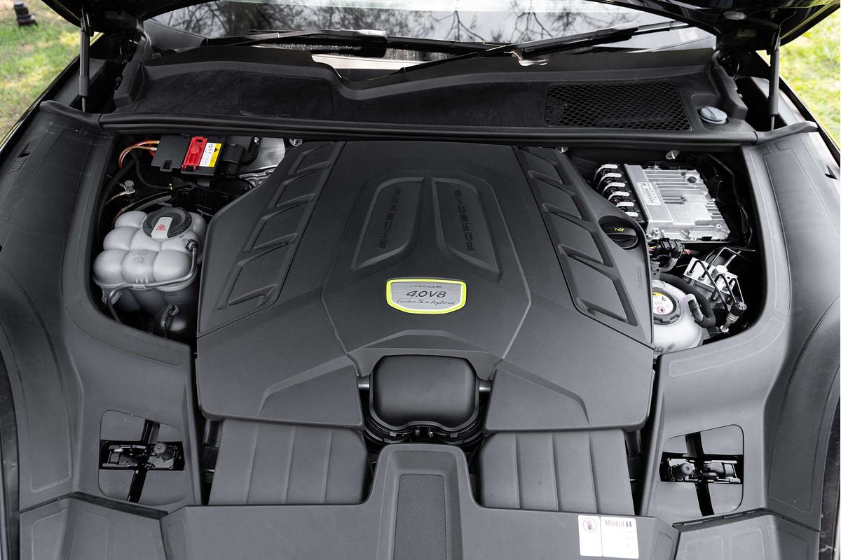 2020 Porsche Cayenne Turbo S E-Hybrid 9YB