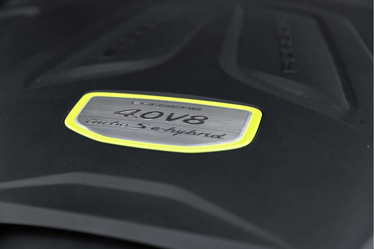 2020 Porsche Cayenne Turbo S E-Hybrid 9YB