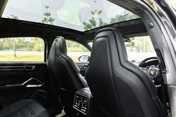 2020 Porsche Cayenne Turbo S E-Hybrid 9YB