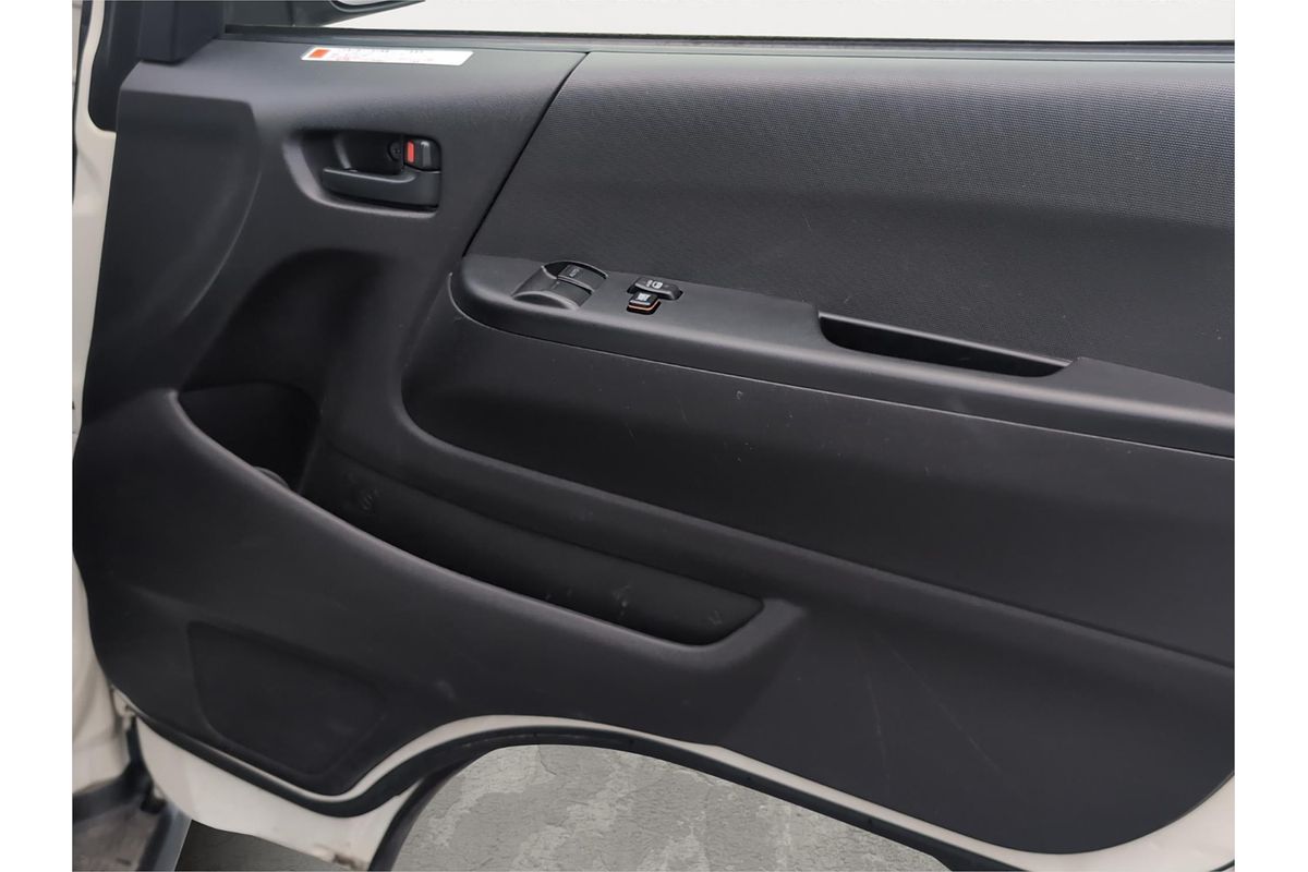 2013 Toyota Hiace 4WD