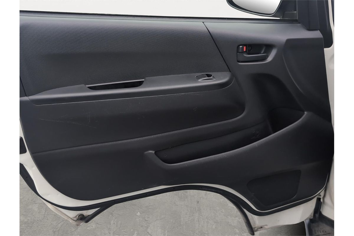 2013 Toyota Hiace 4WD