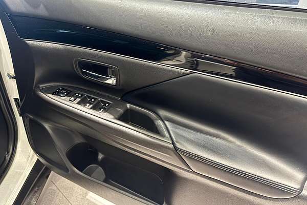 2020 Mitsubishi Outlander LS ZL