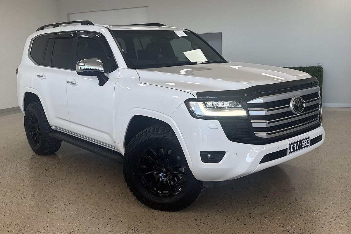 2022 Toyota Landcruiser Sahara FJA300R