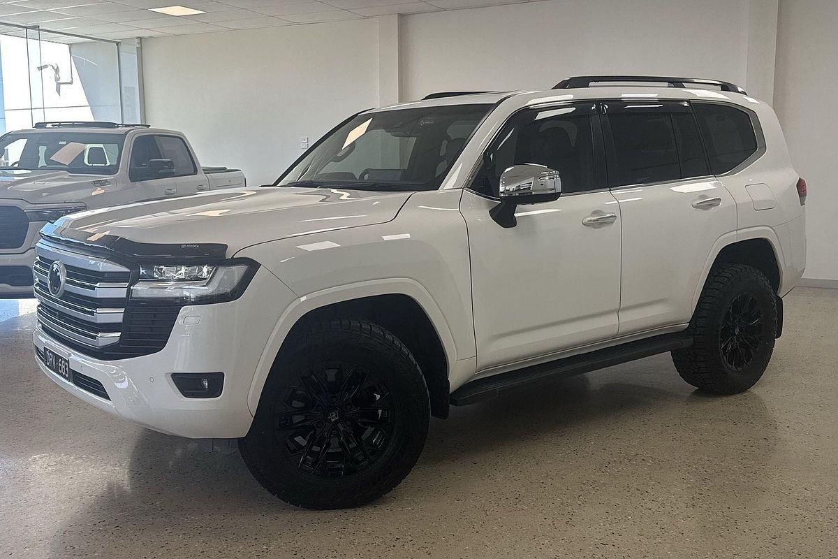 2022 Toyota Landcruiser Sahara FJA300R