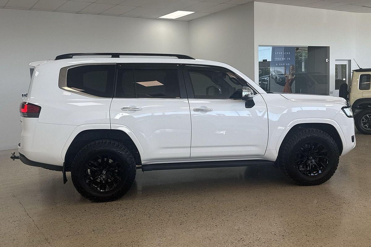 2022 Toyota Landcruiser Sahara FJA300R