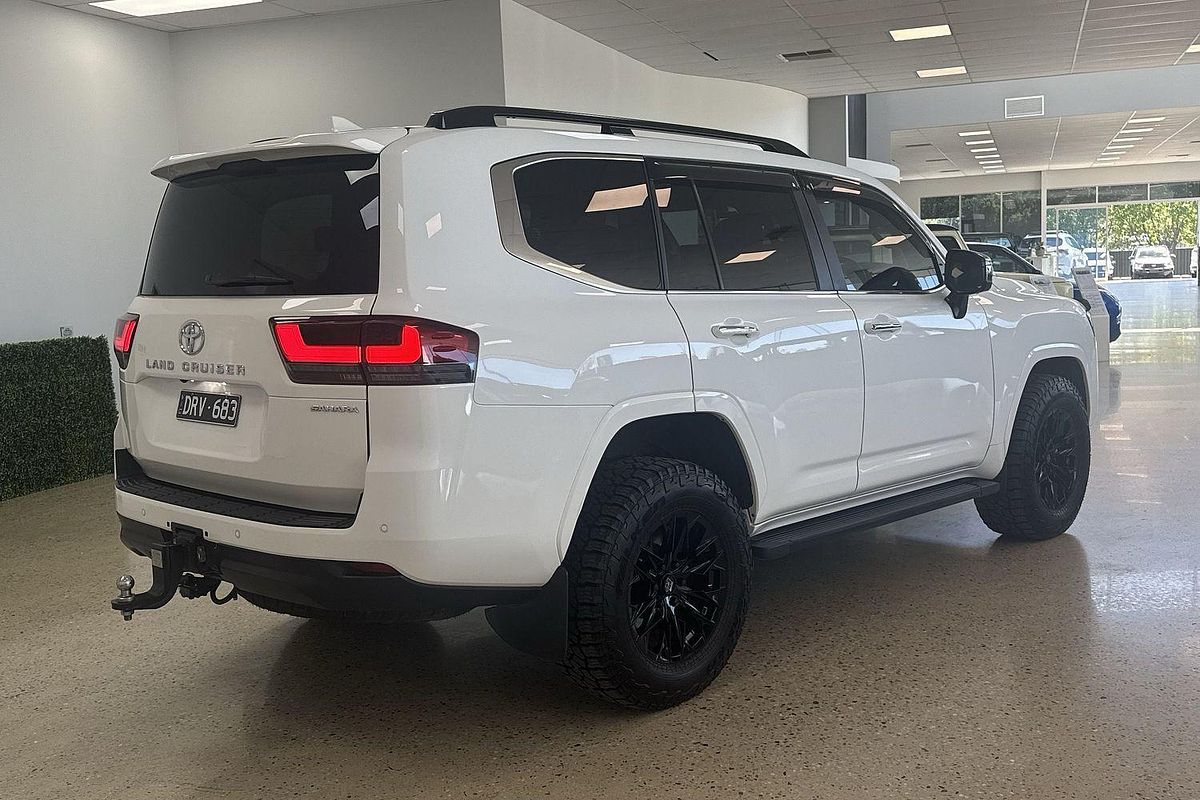 2022 Toyota Landcruiser Sahara FJA300R