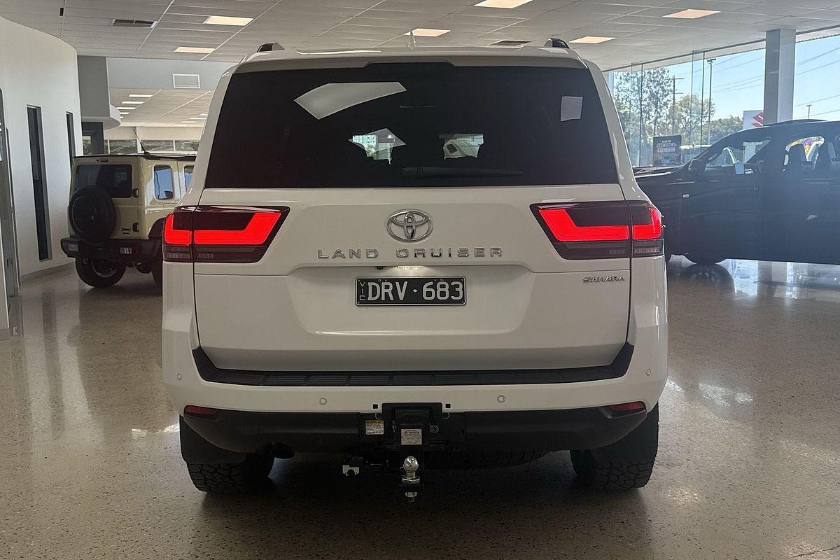 2022 Toyota Landcruiser Sahara FJA300R