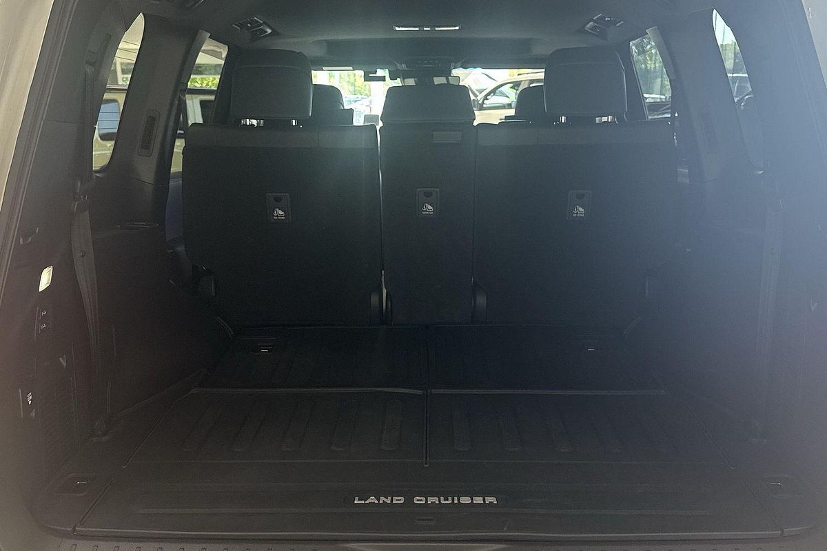 2022 Toyota Landcruiser Sahara FJA300R