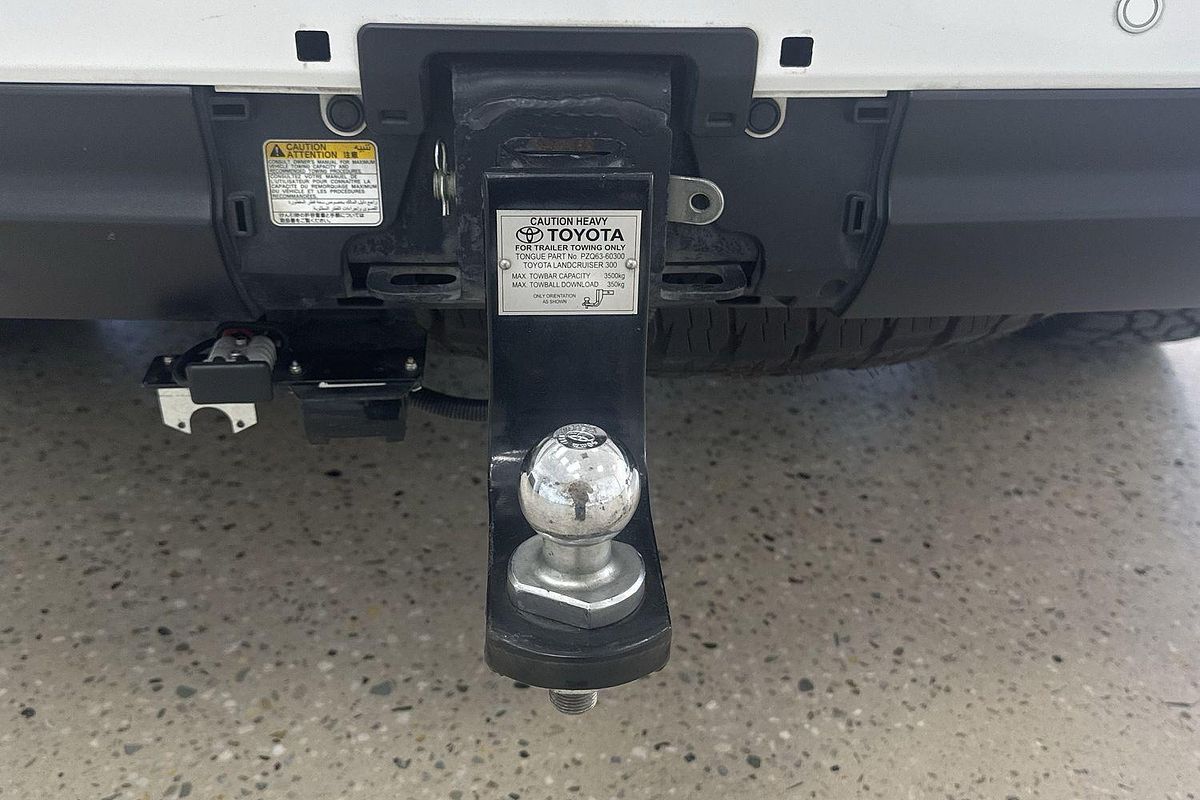 2022 Toyota Landcruiser Sahara FJA300R