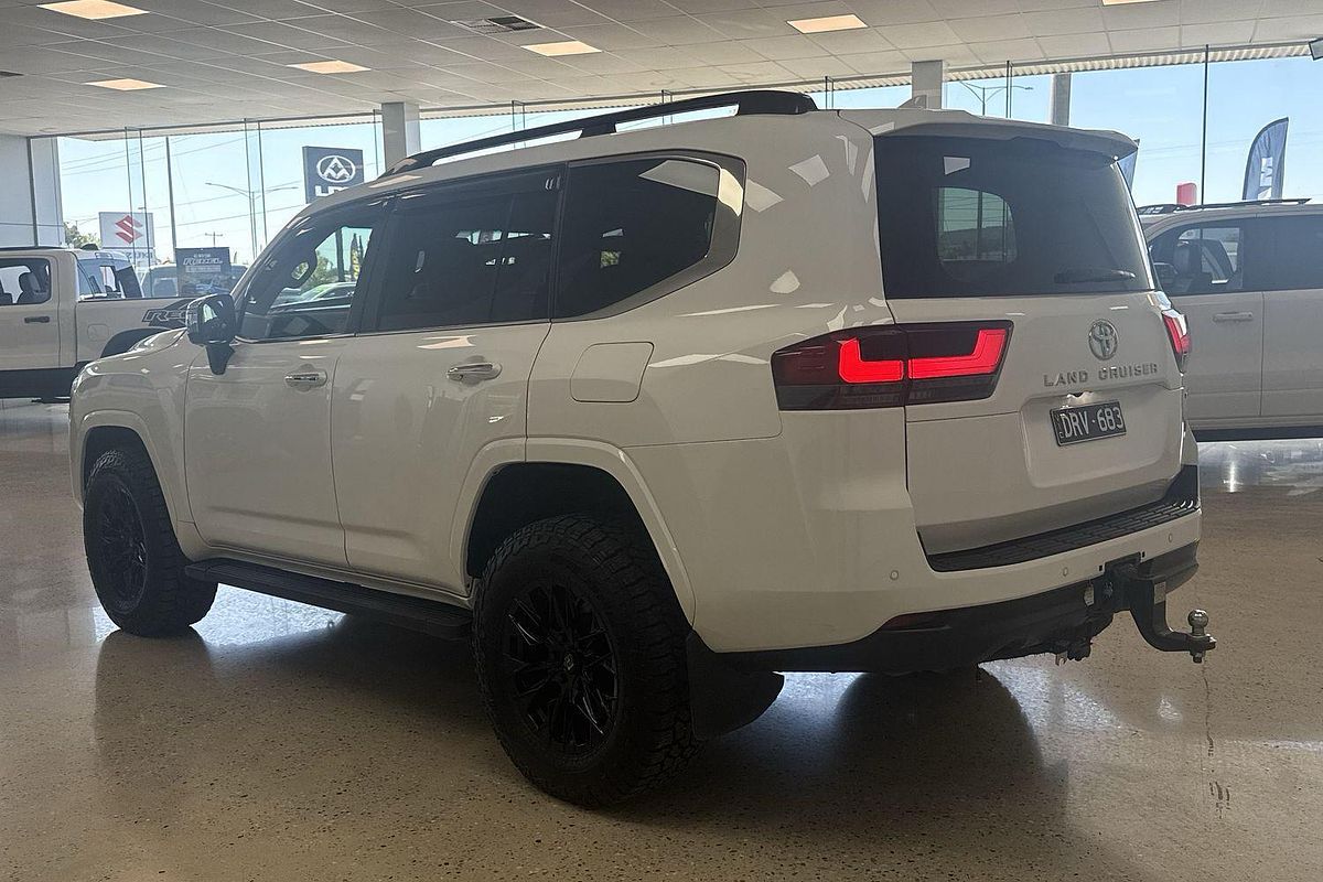 2022 Toyota Landcruiser Sahara FJA300R