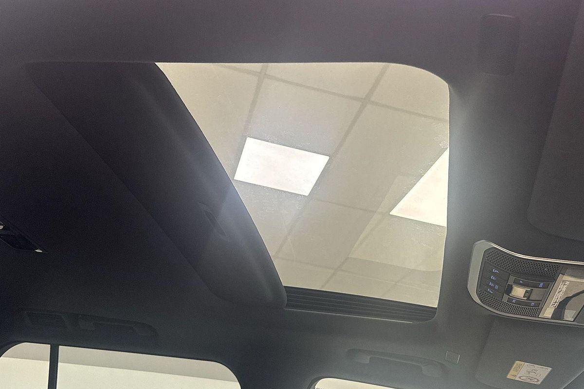 2022 Toyota Landcruiser Sahara FJA300R