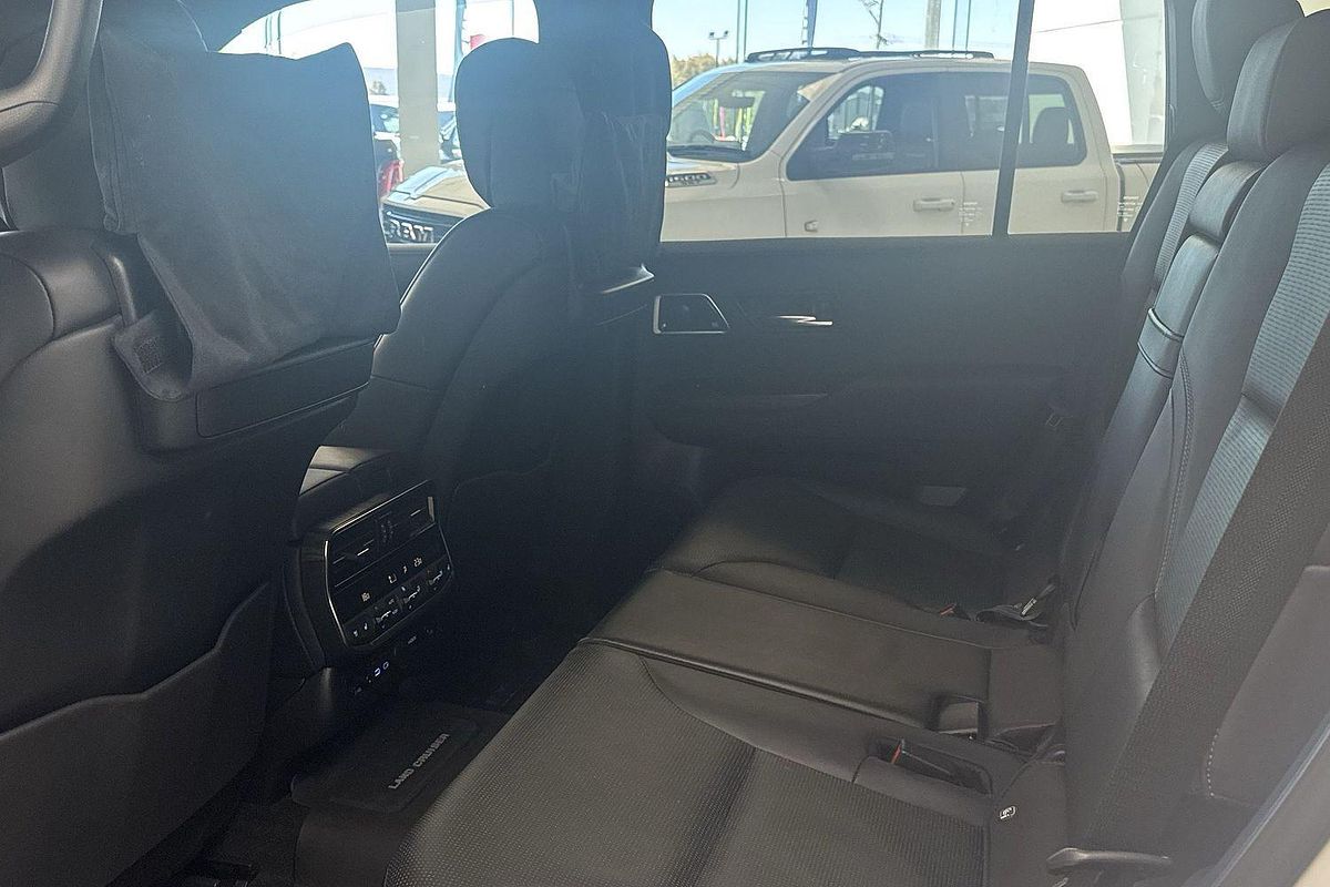 2022 Toyota Landcruiser Sahara FJA300R