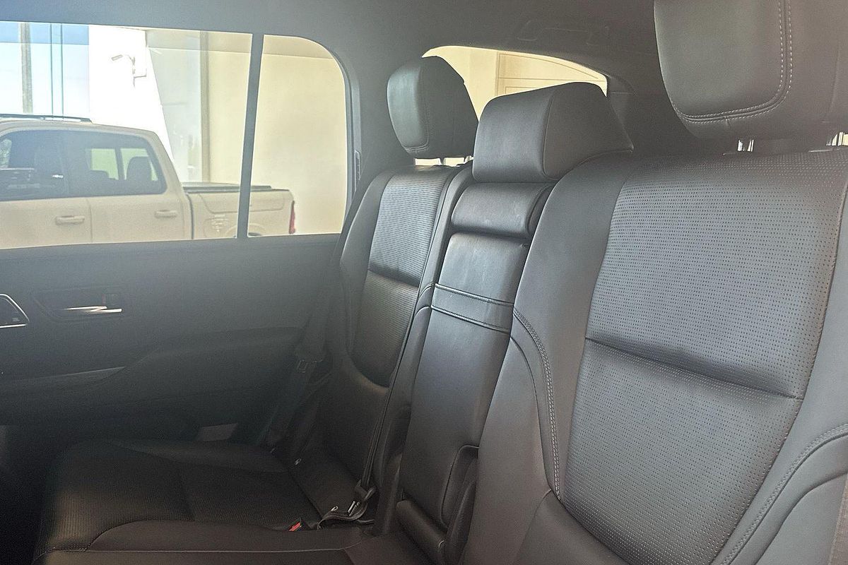 2022 Toyota Landcruiser Sahara FJA300R