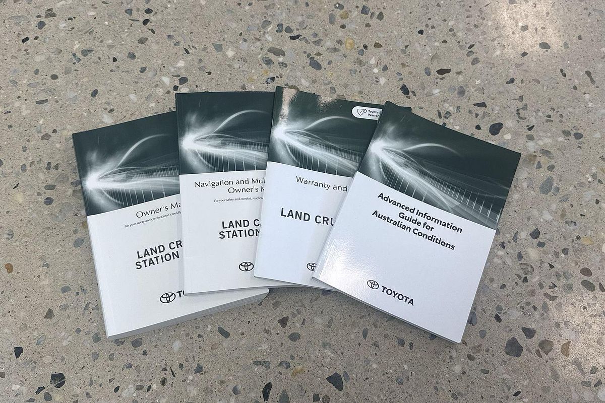 2022 Toyota Landcruiser Sahara FJA300R