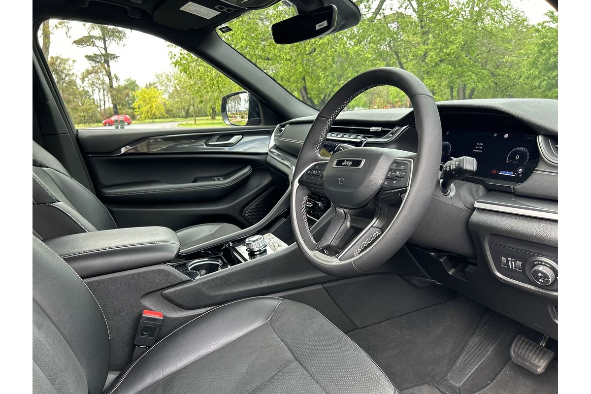 2024 Jeep Grand Cherokee Night Eagle WL