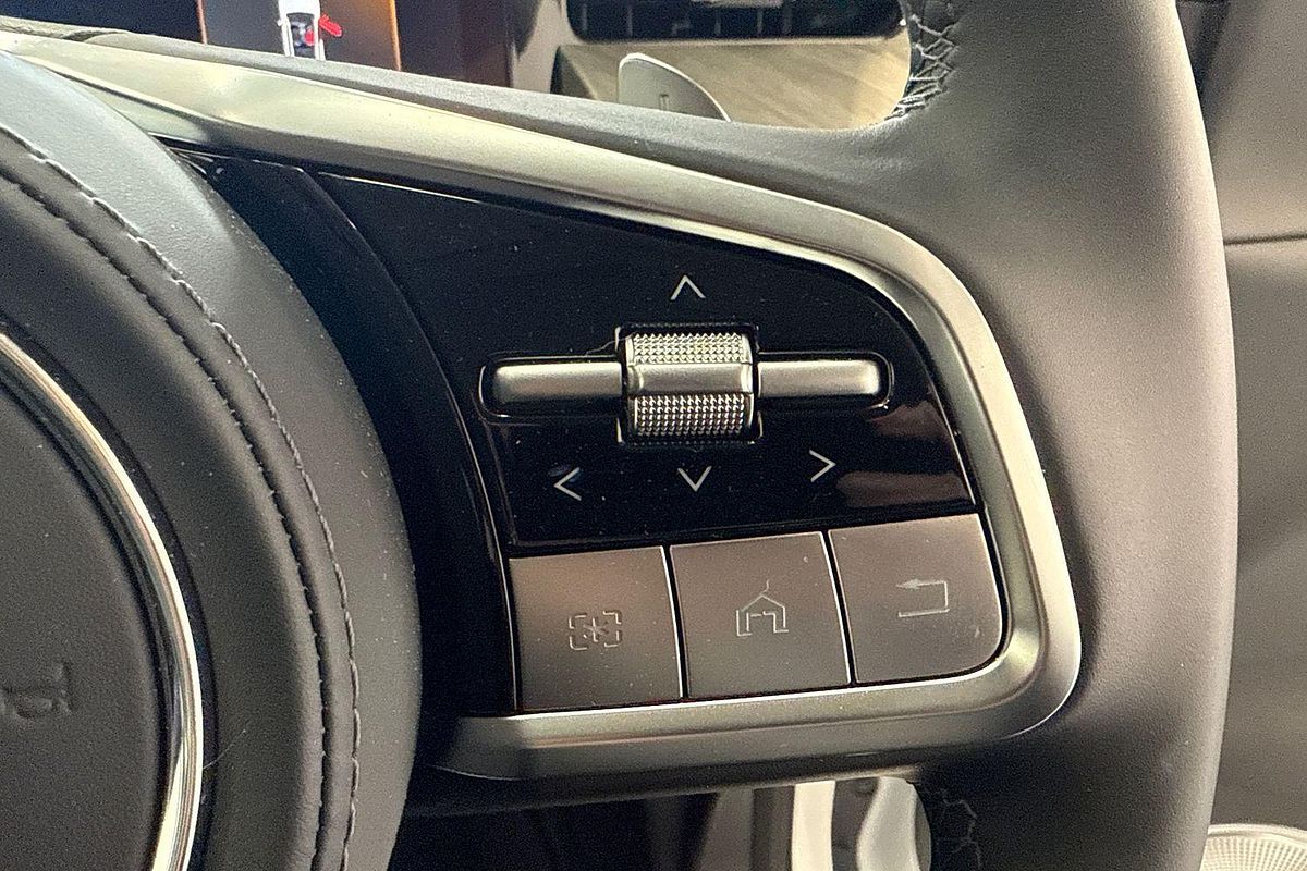 2025 GWM Tank 500 Ultra Hi4-T PHEV P03