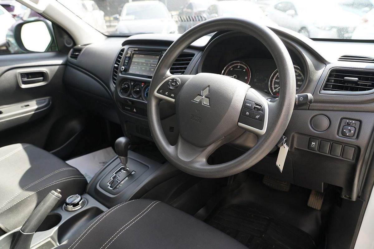 2020 Mitsubishi Triton GLX MR 4X4